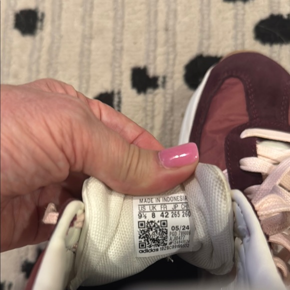 Adidas Maroon and Pink Sneakers Retro Style size 9.5 - Picture 2 of 3